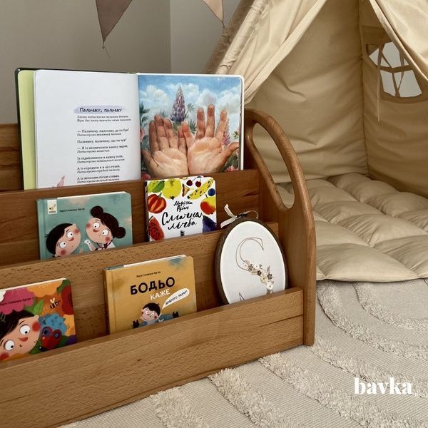 Montessori front facing bookshelf