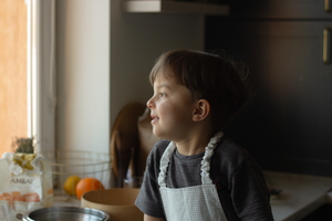 Дитина на кухні за Монтессорі методом