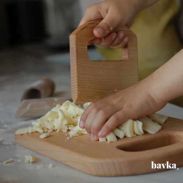 Безпечний дитячий ніж з дерева